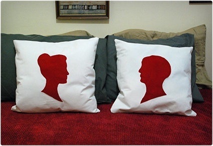 DIY_Silhouette_Throw_Pillows