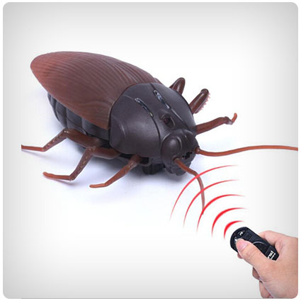 Baring Infrared Remote Control Realistic Fake Cockroach